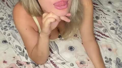 Stephanie online show from August 6, 7:57 pm