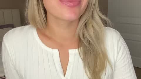 Stephanie online show from August 11, 4:53 pm
