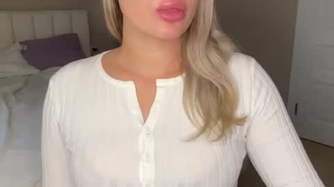 Stephanie online show from August 12, 5:04 pm