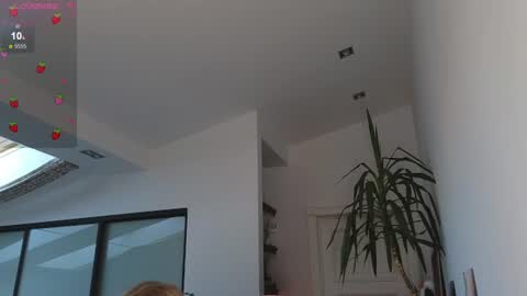 Elizabeth online show from August 13, 3:26 pm