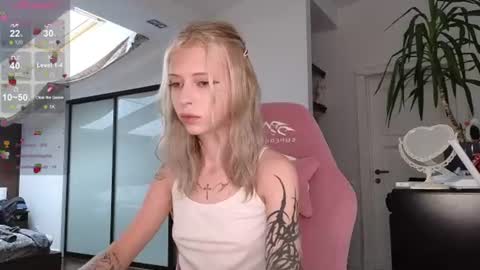 Elizabeth online show from August 15, 1:48 pm