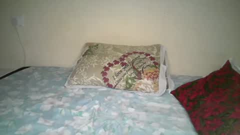 elizaa77 online show from August 9, 4:57 am