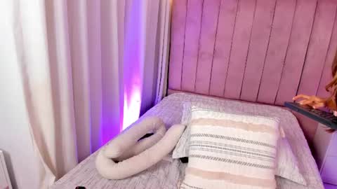 elizabeth_roche online show from August 2, 4:03 pm