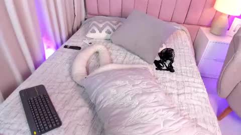 elizabeth_roche online show from August 7, 6:19 pm