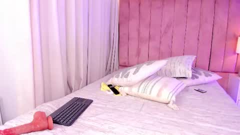 elizabeth_roche online show from August 13, 4:21 pm