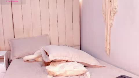 elizabeth_roche online show from August 14, 3:37 pm