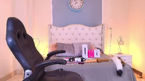 Elizabeth  online show from August 12, 9:06 pm