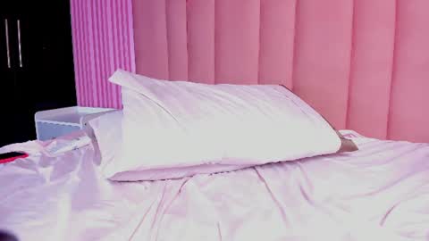 elizabethbloomm online show from July 29, 7:04 am
