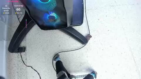 elizabethbloomm online show from August 1, 5:13 am