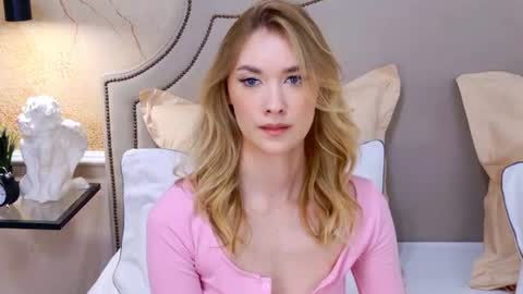 Elizabeth online show from August 4, 5:21 pm
