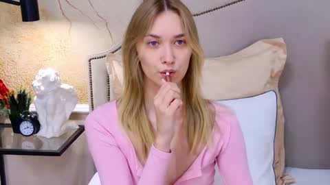 Elizabeth online show from August 6, 5:12 pm