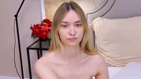 Elizabeth online show from August 8, 9:15 pm