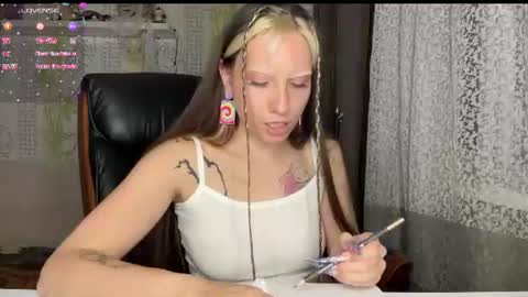 elizabethh_brown online show from July 6, 5:27 pm