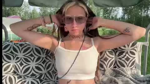 elizabethh_brown online show from July 10, 11:16 am