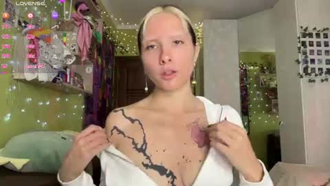 elizabethh_brown online show from August 12, 4:20 pm