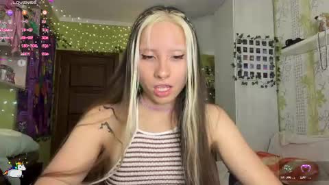 elizabethh_brown online show from August 14, 5:16 pm