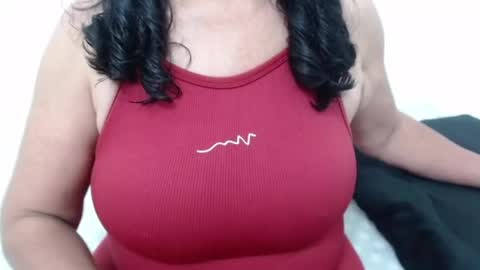 ElizabethMiler online show from August 6, 4:00 am