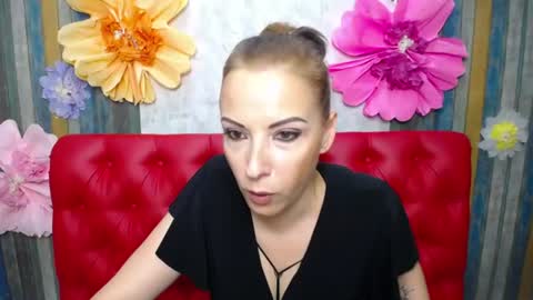 ElizabethSho online show from August 8, 6:30 pm