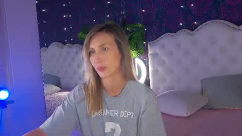Linda online show from August 15, 1:53 am
