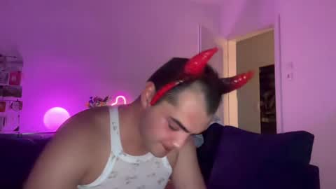 elizysfeetboi online show from August 14, 7:17 pm