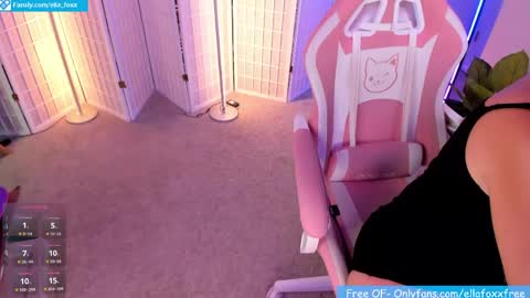 ella_foxx online show from June 8, 3:23 am