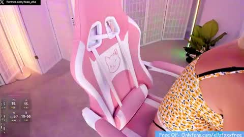 ella_foxx online show from June 16, 3:49 am