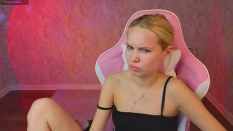 Ella online show from March 27, 8:07 am