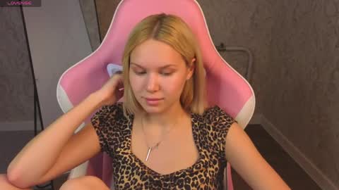 Ella online show from April 1, 6:00 am