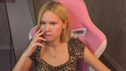 Ella online show from April 1, 7:06 am