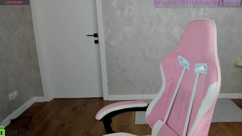 Ella online show from April 2, 4:31 am