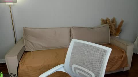 Ella online show from April 6, 11:58 am