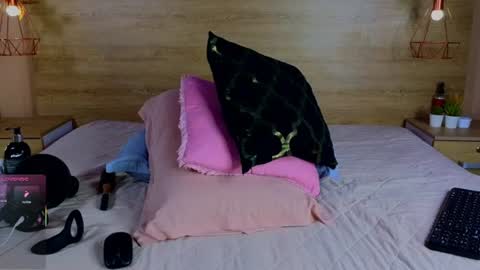 ella_mon online show from August 1, 5:02 am