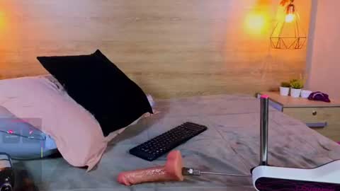 ella_mon online show from August 3, 4:52 am