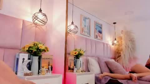 ella_parker_ online show from August 6, 8:13 am