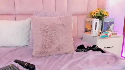 ella_parker_ online show from August 15, 5:55 am