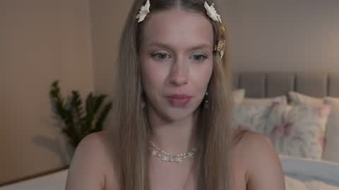 Ella online show from July 26, 7:08 pm