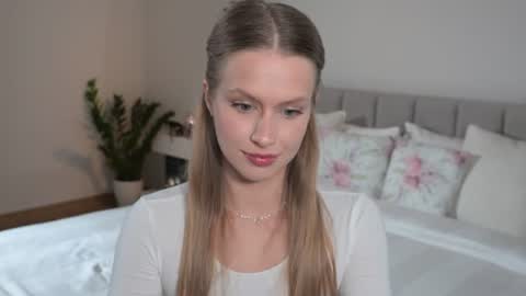 Ella online show from July 28, 8:04 pm