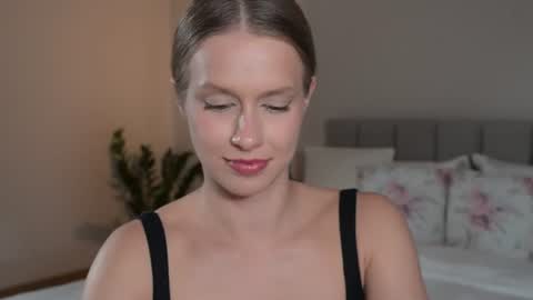 Ella online show from July 30, 9:21 pm