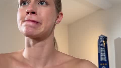 Ella online show from July 31, 1:45 am