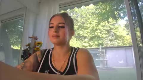 ella_vee online show from July 24, 6:38 am