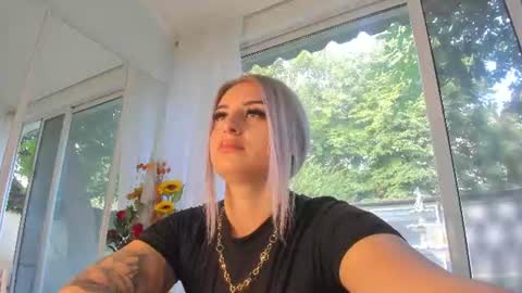 ella_vee online show from July 26, 4:28 am