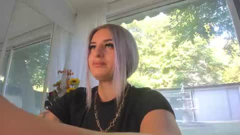 ella_vee online show from July 26, 5:34 am