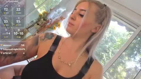 ella_vee online show from August 8, 10:48 am