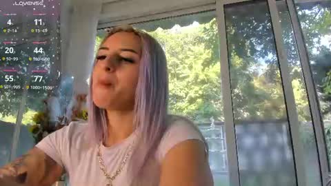 ella_vee online show from August 10, 5:20 am