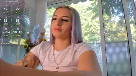 ella_vee online show from August 10, 6:26 am