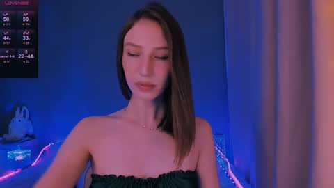 ellaamber online show from August 7, 3:45 pm