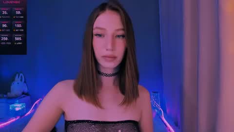 ellaamber online show from August 8, 4:40 pm