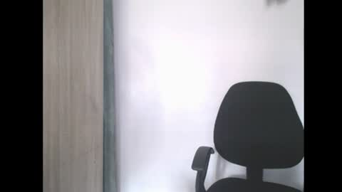 ella online show from August 14, 9:46 am