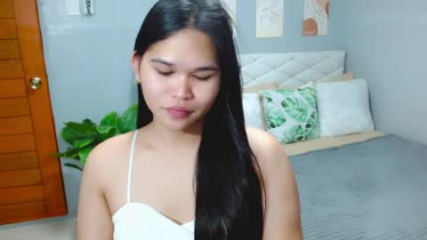 EllaFord online show from July 12, 9:10 pm