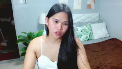 EllaFord online show from August 7, 8:03 am